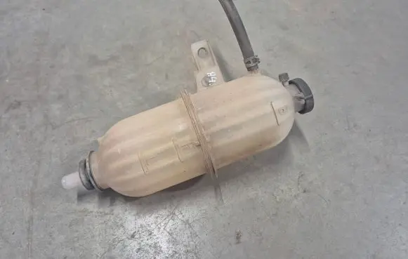 Toyota Hilux (AN10, AN20, AN30) Coolant expansion tank/reservoir