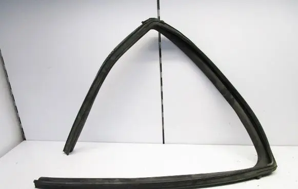 Nissan Qashqai Rubber seal rear door window/glass 