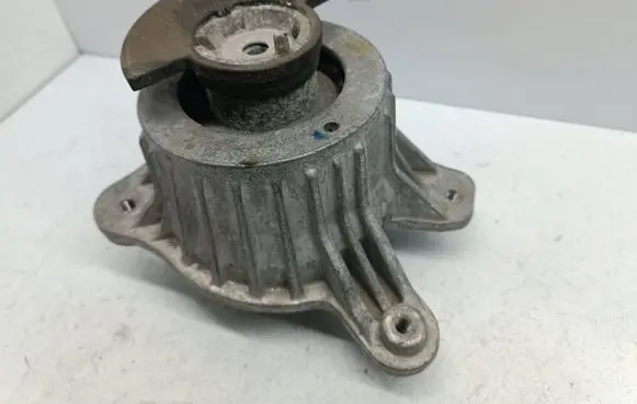 Mercedes-Benz E W213 Engine mount bracket A2132400600