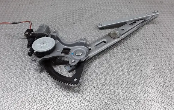 Hyundai i20 (PB PBT) Front door window regulator with motor 988201J100