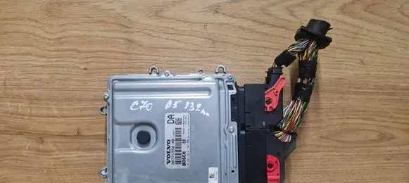 Volvo C70 Engine control unit/module 30771550AB 0281012103