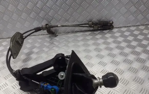 Toyota Auris 150 Gear selector/shifter in gearbox 112102525
