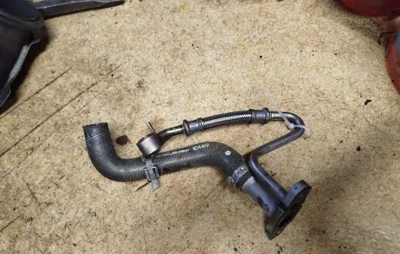 Coolant pipe/hose