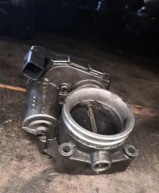 BMW 1 E81 E87 Throttle valve 7561067 A2C53145951