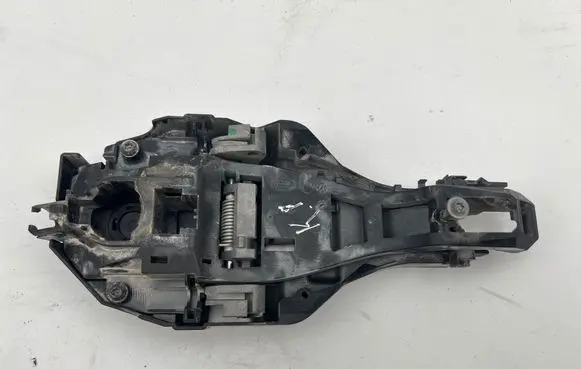 Land Rover Discovery Sport Front door exterior handle/bracket FK7222481AA BJ32224N03