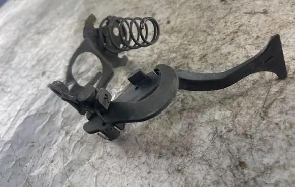 Mercedes-Benz C W202 Engine bonnet/hood lock/catch 2108870127