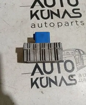 Opel Signum Glow plug pre-heat relay 55353011 51299014B
