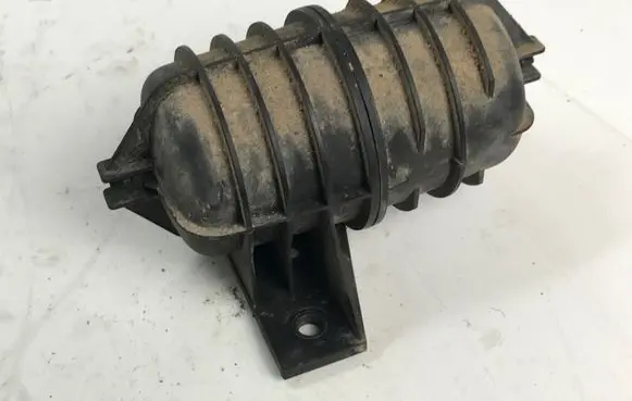 Vacuum air tank