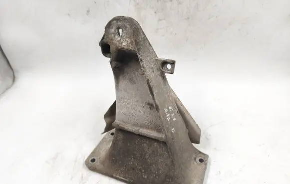 BMW 5 E39 Engine mounting bracket 1092974
