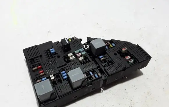 Volvo XC60 Fuse module 31676132