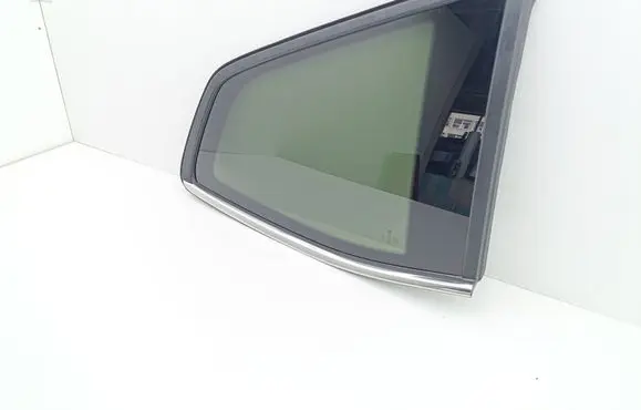 Volkswagen Atlas Rear side window