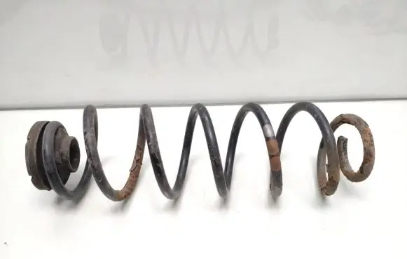 Volkswagen Golf IV Rear coil spring