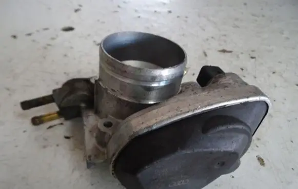 Volkswagen PASSAT B5.5 Throttle valve 06B133062L
