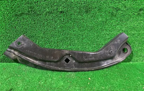 Skoda Fabia Mk3 (NJ) Headlight/headlamp mounting bracket 6V0805931