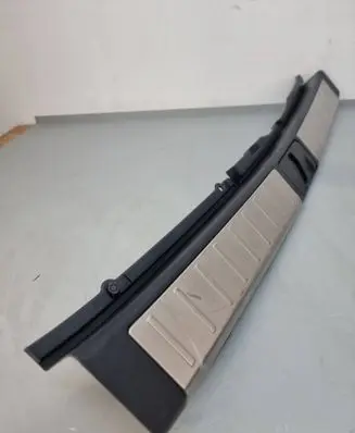 Trunk/boot sill cover protection
