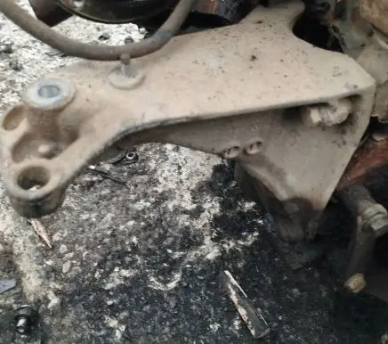 Volkswagen Golf III Engine mounting bracket