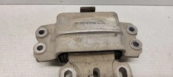 Volkswagen PASSAT B6 Engine mount bracket 3C0199555