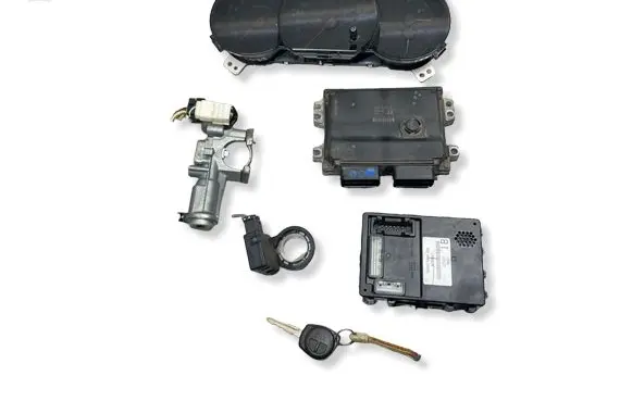 Suzuki Grand Vitara II Engine ECU kit and lock set 3392064J01 3677064J11 3411065J30