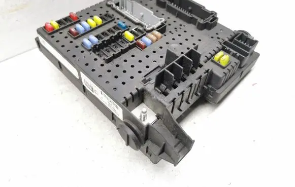 Volvo V70 Fuse module 30728512 28017881