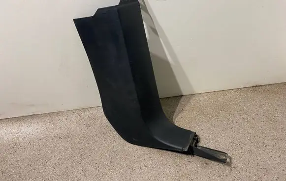 Foot area side trim
