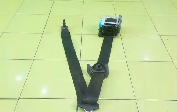 Mercedes-Benz A W176 Front seatbelt 307494598228 BEZPIECZENSTWA