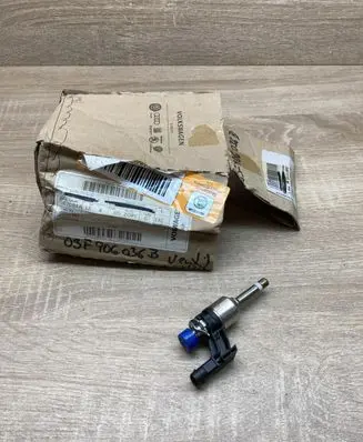 Audi A3 S3 8P Fuel injector 03F906036B