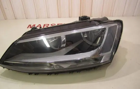Volkswagen Jetta VI Headlight/headlamp 17502201