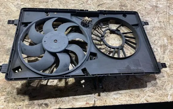 Renault Master III Radiator cooling fan shroud 214811562R