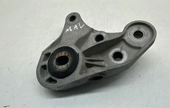 Chevrolet Malibu Gearbox mounting bracket 84027271