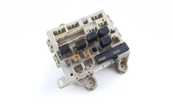 Toyota Previa (XR50) III Fuse module 8922128080 89221-28080 3A09-0083
