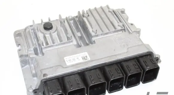 BMW 1 F40 Engine control unit/module 5A24333 0261S103GJ