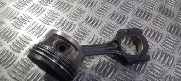 Volkswagen Golf III Piston with connecting rod 030a