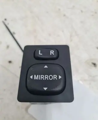 Toyota Yaris Wing mirror switch 769746
