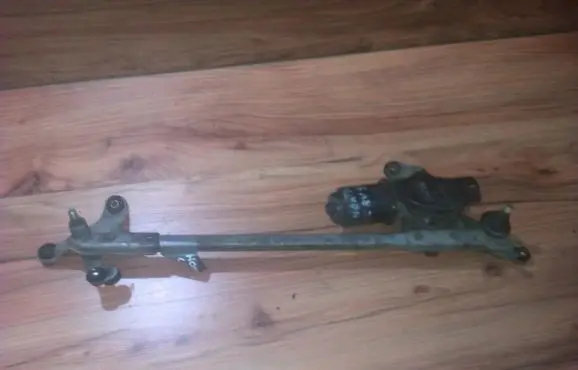 Honda CR-V Front wiper linkage and motor
