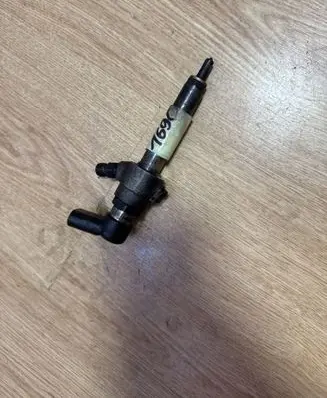 Mazda 2 Fuel injector 020007