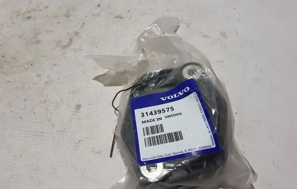 Volvo XC90 Intercooler pipe mounting bracket 31439575