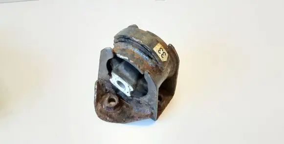 Toyota Avensis T250 Engine mount bracket