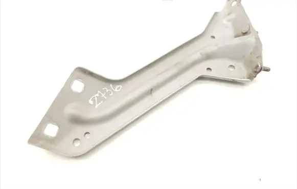 Audi Q5 SQ5 Fender mounting bracket 8R0821136