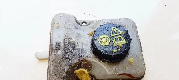 Mazda 5 Brake fluid reservoir 023643550