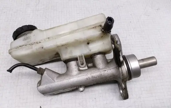 Renault Megane II Master brake cylinder 320671112