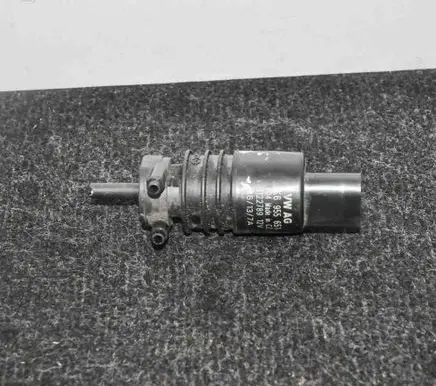 Audi A1 Windscreen/windshield washer pump 1K6955651
