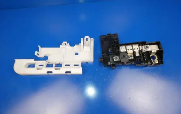 Volvo XC90 Battery relay fuse 31346674 E02299800 19370000001