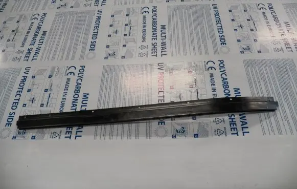 Iveco Daily 6th gen Sliding door middle rail 
