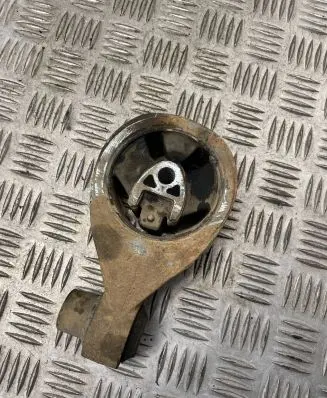 Engine mount bracket