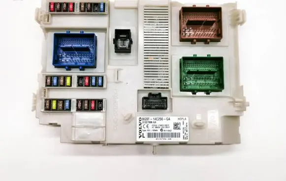 Volvo S60 Fuse module 31327996