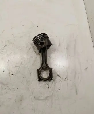 Land Rover Freelander 2 - LR2 Piston with connecting rod 17h4