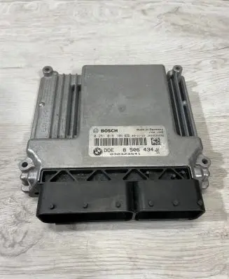 BMW 1 E82 E88 Engine control unit/module 8506434 030329541 0281016106