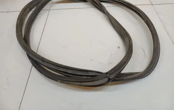 Opel Zafira A Rubber seal front coupe door 
