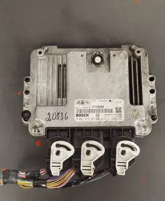 Mazda 3 I Engine control unit/module 7m6112a650bb 0281015963