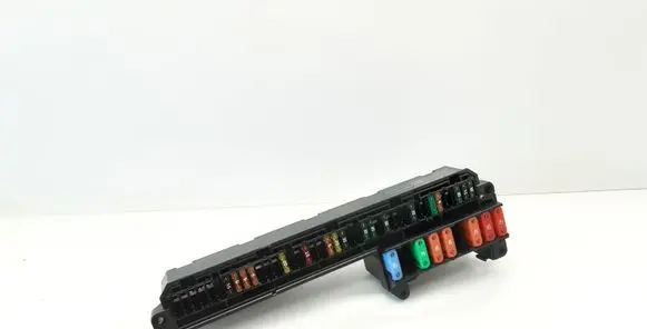 BMW 5 E60 E61 Fuse module 6957330 61146957330